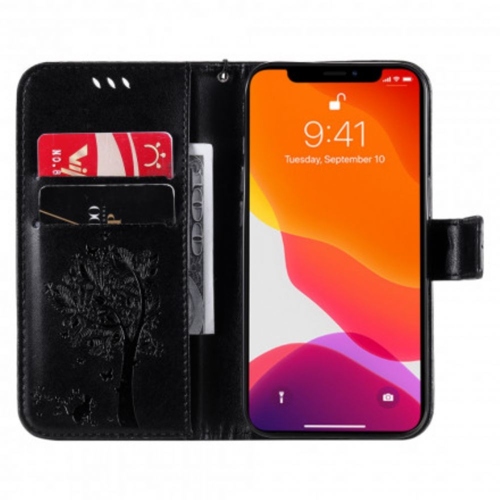 Leren Hoesje voor iPhone 13 Met Ketting Boom En Kat Met Bandjes