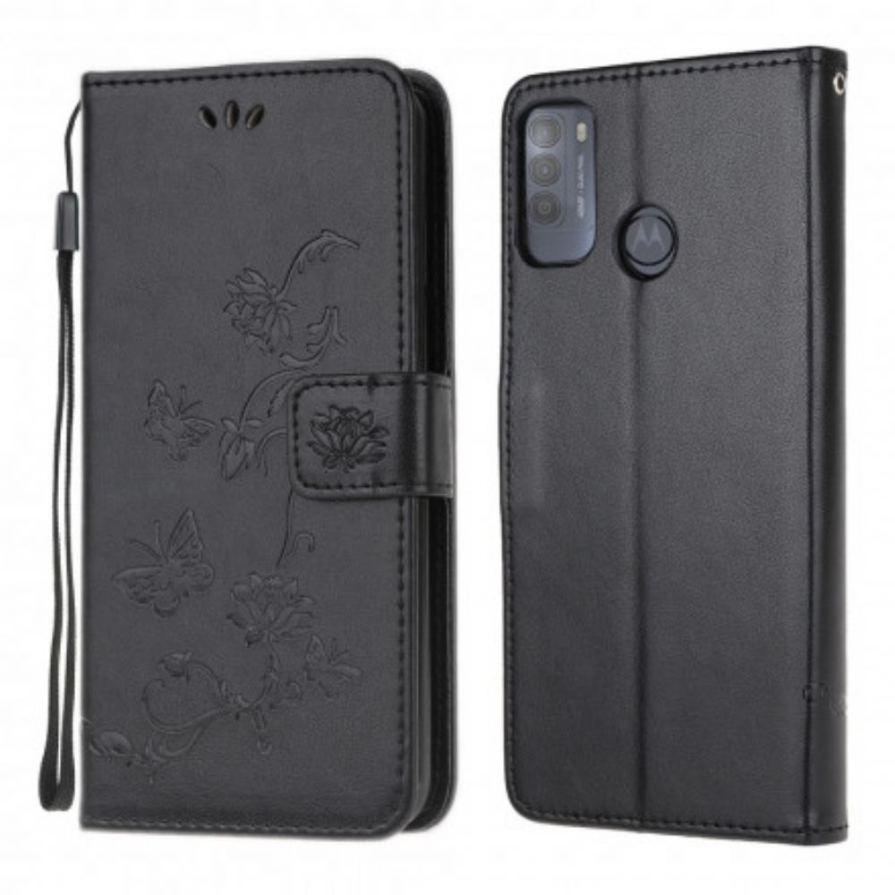 Leren Hoesje voor Moto G50 Met Ketting Thong Vlinders En Bloemen